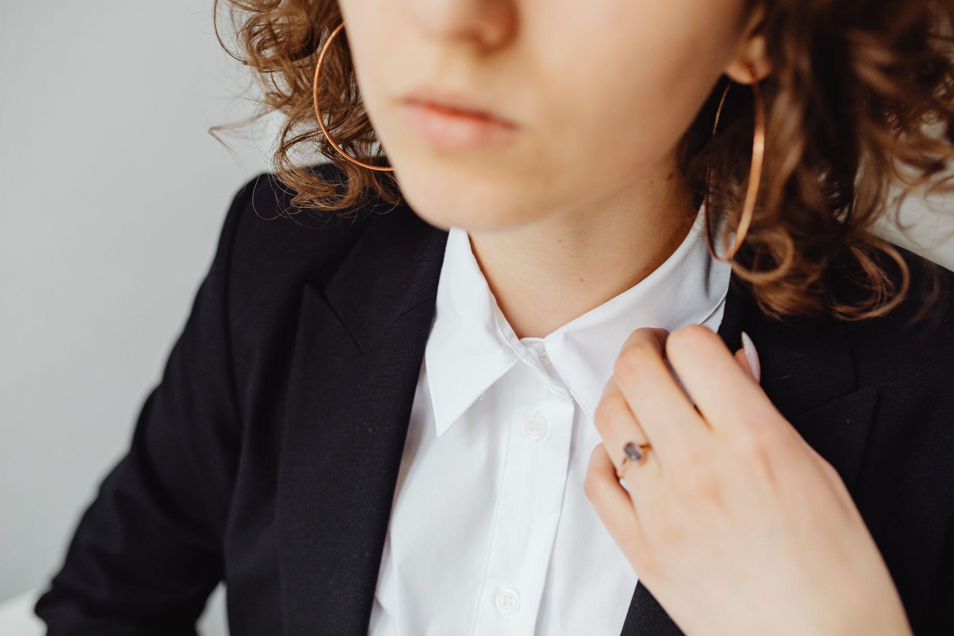 Illustration of How Jewelry Choices Shift Between Casual and Formal Business Settings
