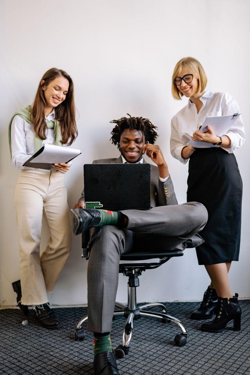 Illustration of The Difference Between Dressing for a Startup Culture and a Corporate One