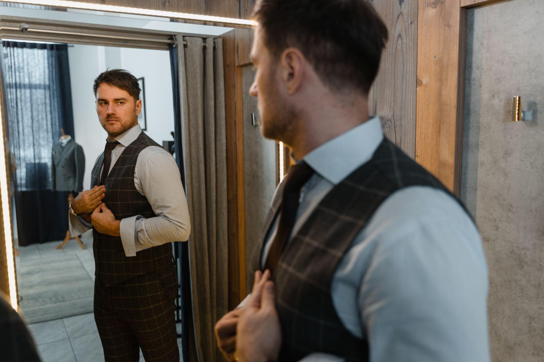 Illustration of The Difference Between Dressing for Clients and Dressing for Investors