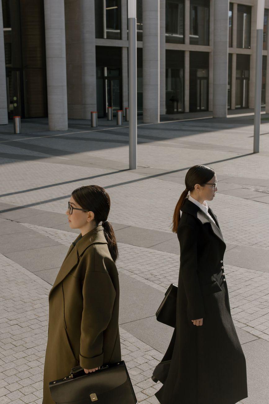Illustration of The Difference Between Trend-Driven Style and Timeless Professional Style