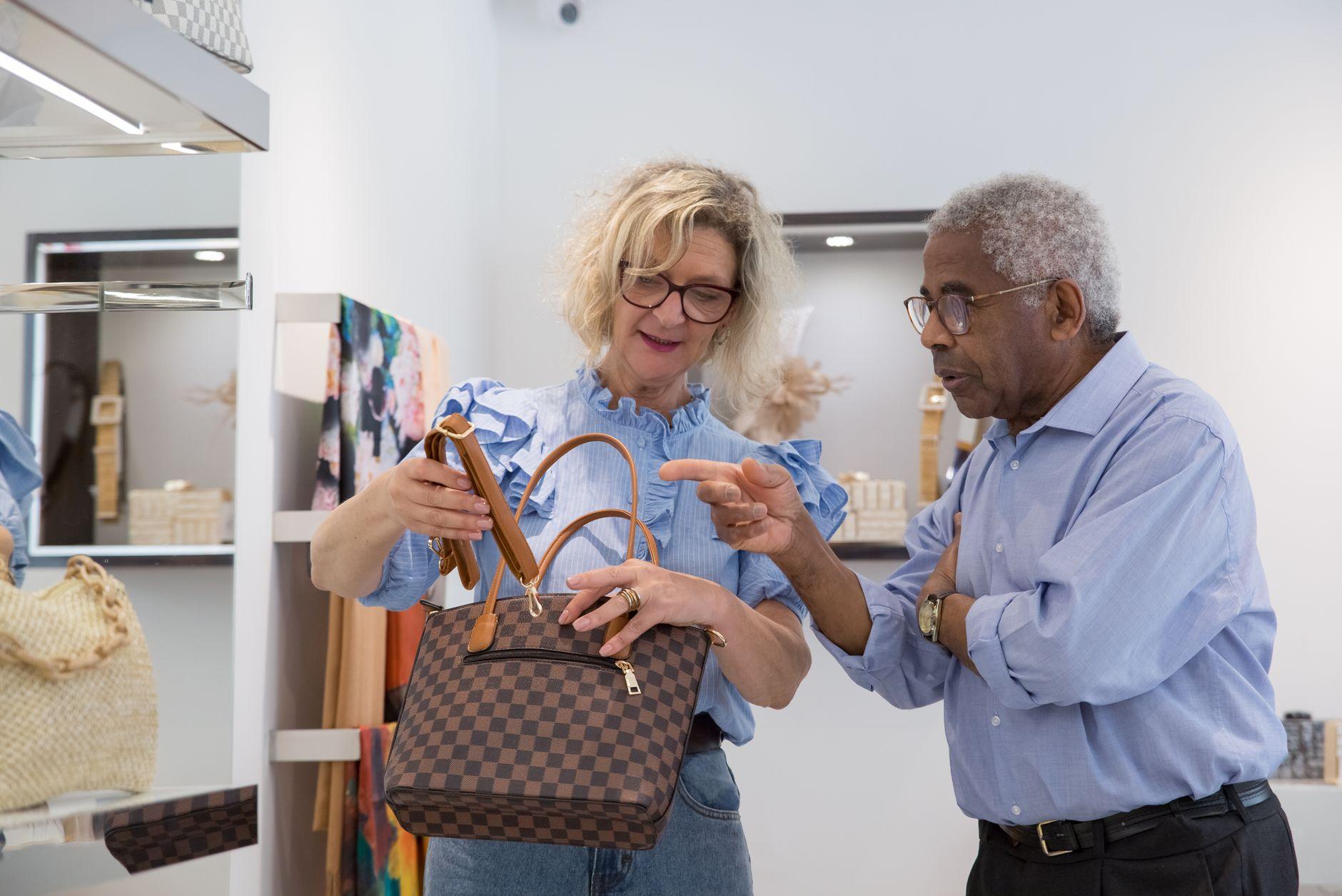 Illustration of The Everyday Habits Behind Choosing Professional Handbags That Last