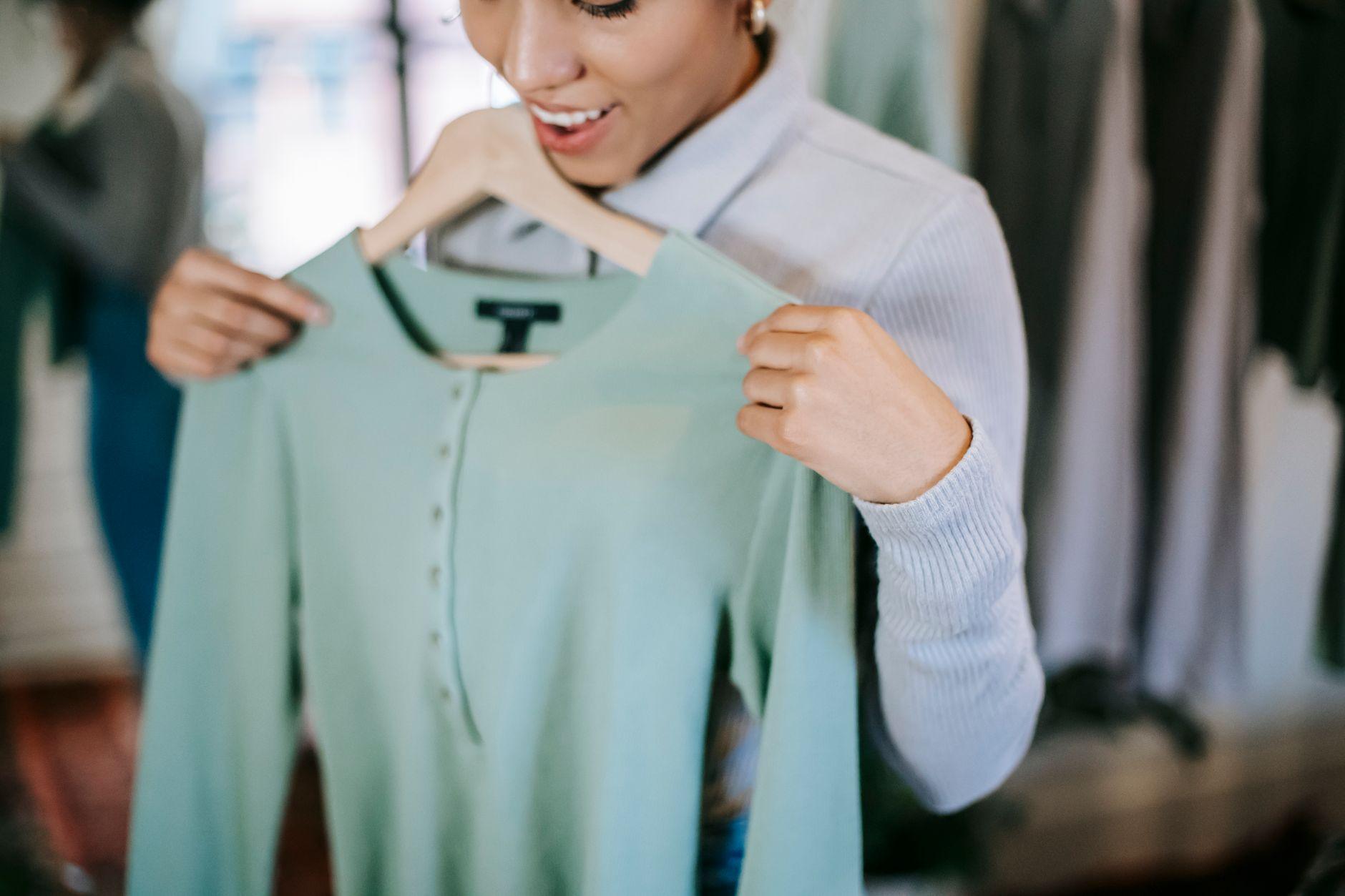 Illustration of The Everyday Habits Behind Choosing Versatile Blouses for Multiple Occasions