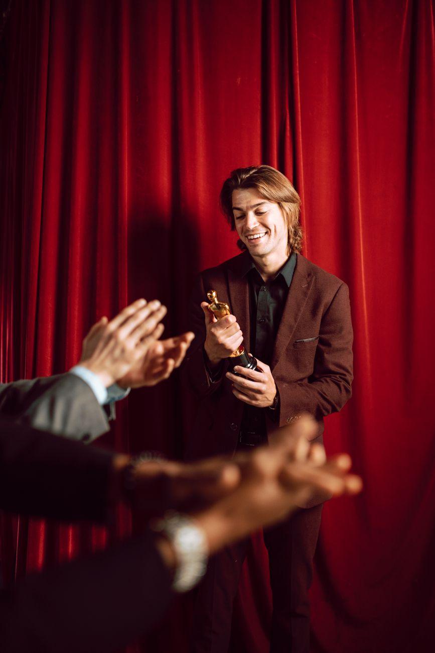 Illustration of The Everyday Habits Behind Dressing for Award Ceremonies and Public Events
