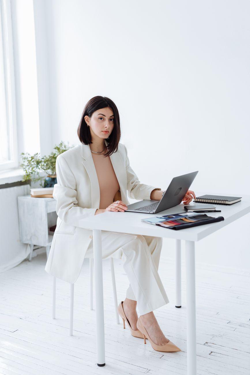 Illustration of The Everyday Habits Behind Transitioning From Employee to Entrepreneur Style