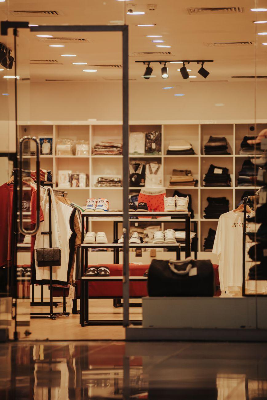 Illustration of Why a Capsule Wardrobe Simplifies Life for Busy Entrepreneurs