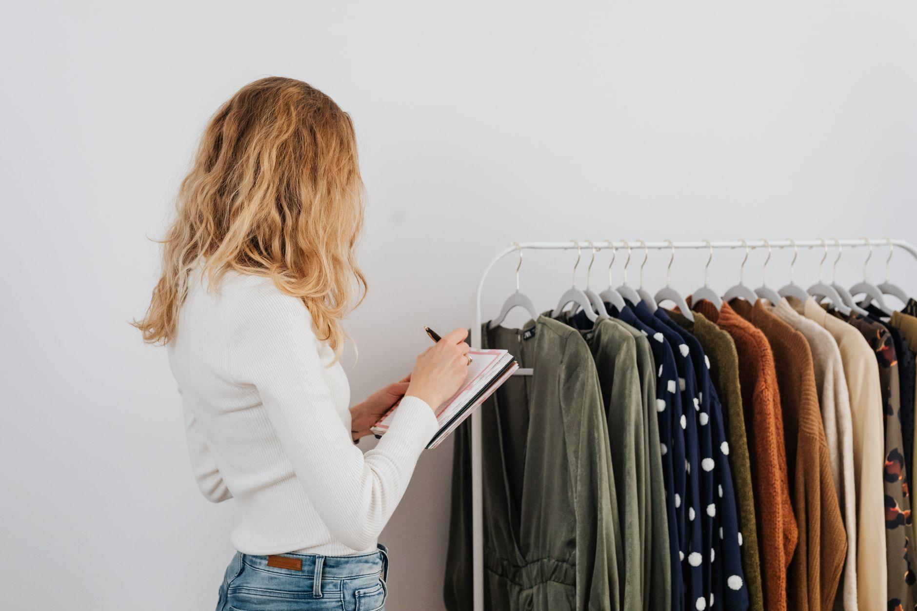 Illustration of Why Wardrobe Organization Saves Time for Busy Business Owners